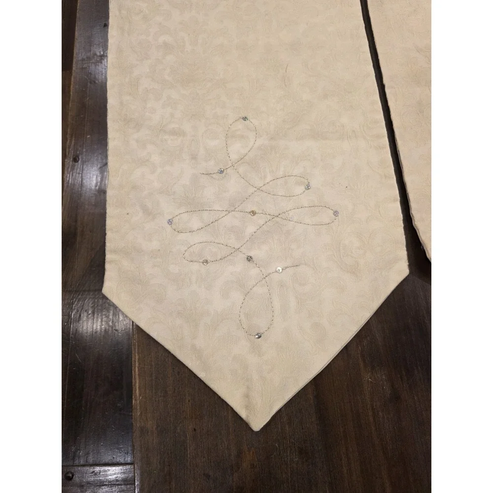 🔥2005 Avon ⭐️Table Runner⚜️ Damask 🎄Gold Tassel⚜️Beige Ivory 🎁 Light Stains 3